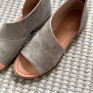 NIB- asymmetrical Open toed sandal